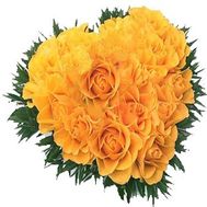 Сердце из желтых роз