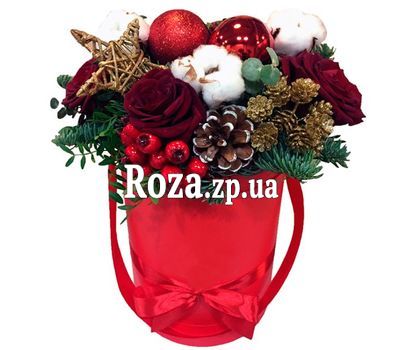 Коробка на Новый год с цветами и елью Коробка на Новый год с цветами и елью