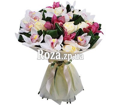 Милий букет з орхідей і троянд Милий букет з орхідей і троянд