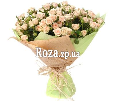 Модный букет кустовых роз