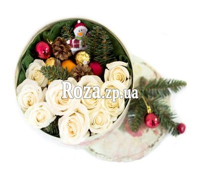 Небольшая новогодняя коробка цветов Небольшая новогодняя коробка цветов