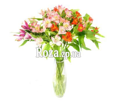 Небольшой букет альстромерий