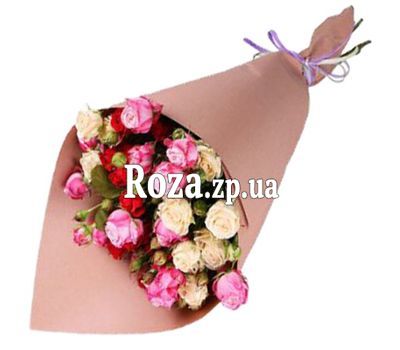Невеликий букет з кущових троянд