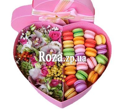 Best Flower box with macarons Best Flower box with macarons