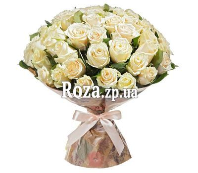 Букет кремових троянд в крафт папері