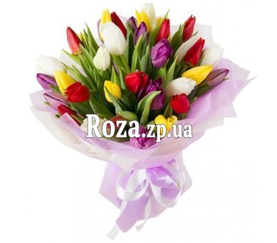 Приємний букет різнокольорових тюльпанів