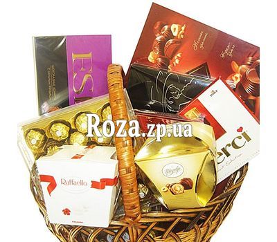 Большая корзина сладостей Большая корзина сладостей