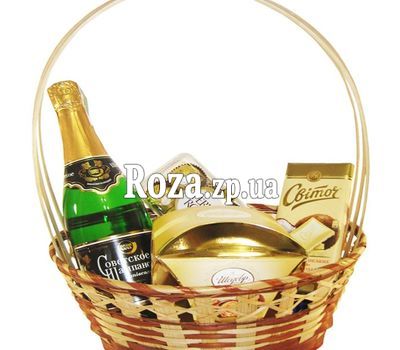 Сладости и шампанское в корзине Сладости и шампанское в корзине