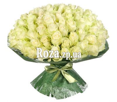 81 белая роза в упаковке