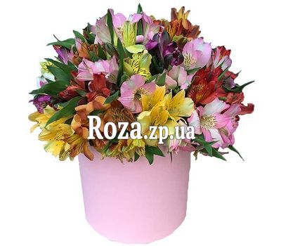 Альстромерии в шляпной коробке Альстромерии в шляпной коробке