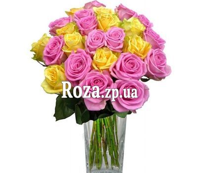 Букет из желтых и розовых роз