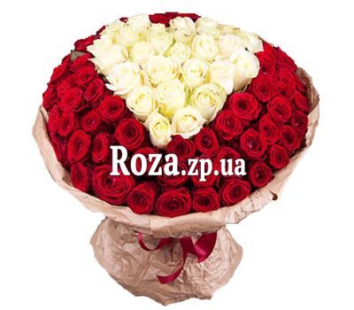 Bouquet of roses with white heart inside Bouquet of roses with white heart inside