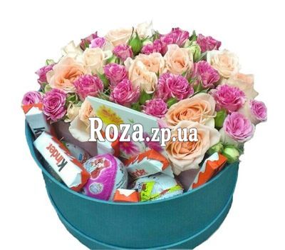 Цветы и сладости в круглой коробке Цветы и сладости в круглой коробке