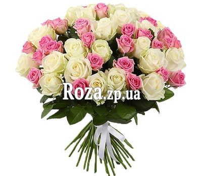 Елегантний букет з білих і рожевих троянд