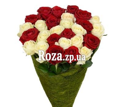 Классический букет из 25 красных и белых роз Классический букет из 25 красных и белых роз