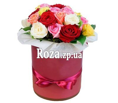 Коробка из 25 разноцветных роз Коробка из 25 разноцветных роз