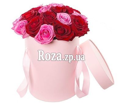 Коробка из красных и розовых роз Коробка из красных и розовых роз