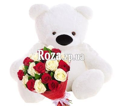 Big Teddy bear with a bouquet of roses Big Teddy bear with a bouquet of roses