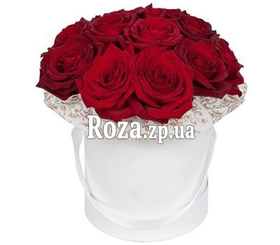 Небольшая коробочка из красных роз Небольшая коробочка из красных роз