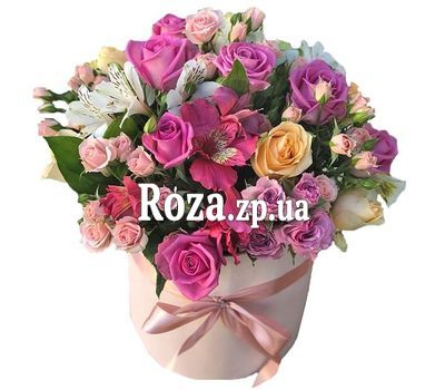 Розы и альстромерии в шляпной коробке Розы и альстромерии в шляпной коробке