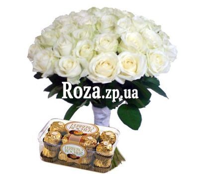 35 white roses and Ferrero