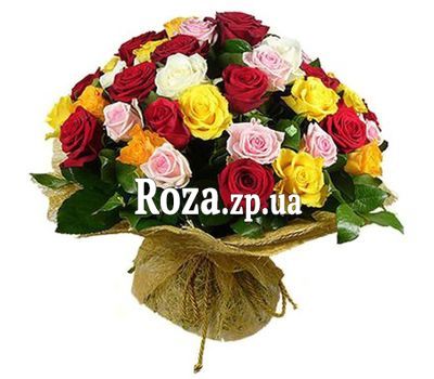Букет квітів з 55 різнокольорових троянд
