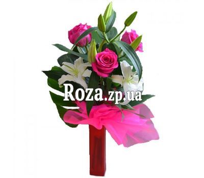 Букет з лілії і 4 троянд Букет з лілії і 4 троянд