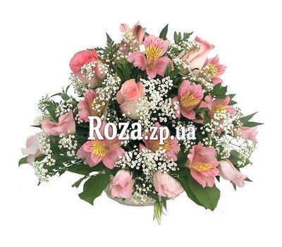 Корзина цветов из 10 альстромерий и 3 роз Корзина цветов из 10 альстромерий и 3 роз