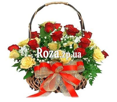Кошик квітів з 25 троянд